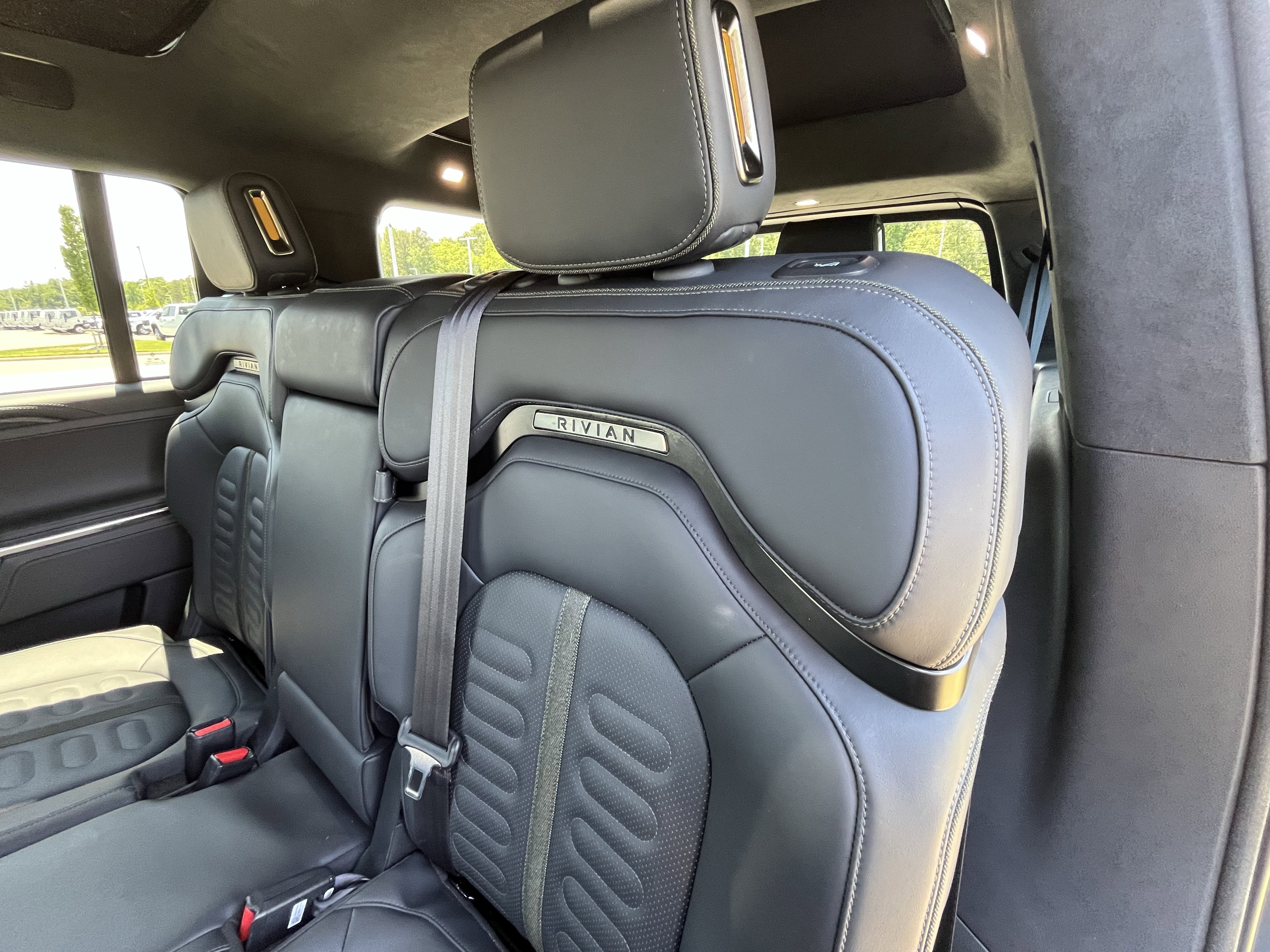 Used 2024 Rivian R1S Adventure AWD/4WD image 28