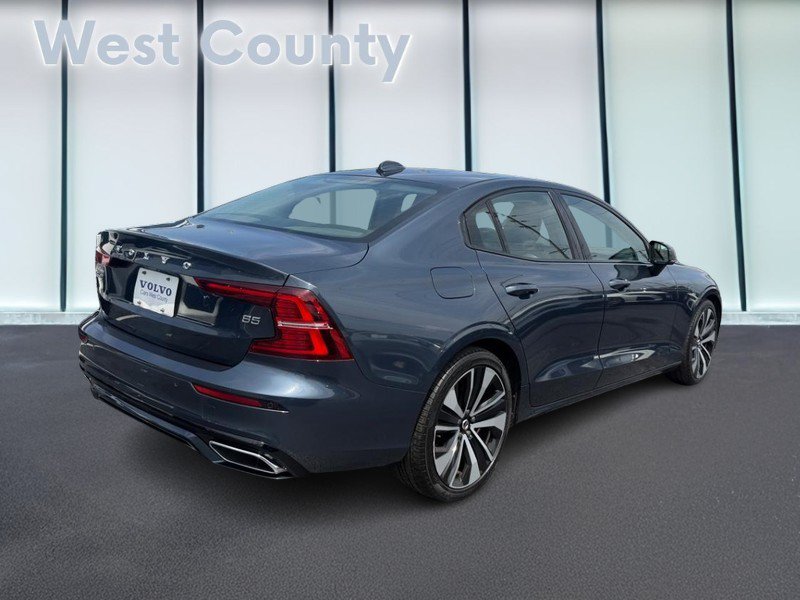 Certified 2022 Volvo S60 B5 Momentum FWD image 4