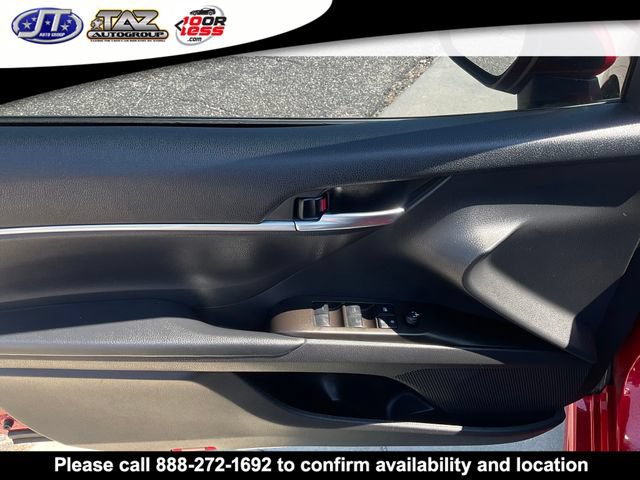 Used 2022 Toyota Camry SE FWD image 11