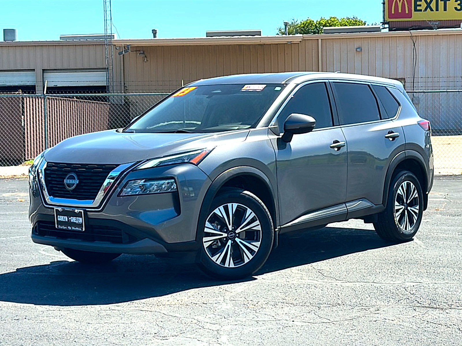 Used 2023 Nissan Rogue SV FWD image 2