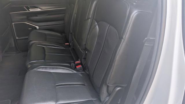 Used 2023 Jeep Wagoneer L Series II image 19