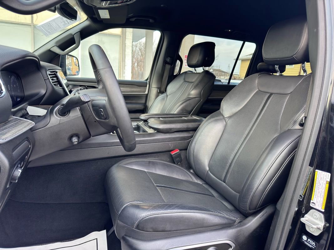 Used 2024 Jeep Wagoneer L Series II w/ Flexible Seating Group image 18