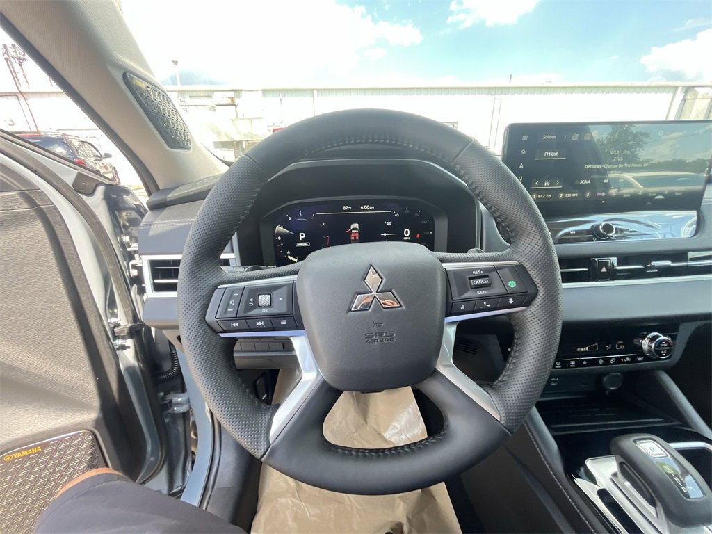 New 2025 Mitsubishi Outlander SE image 14