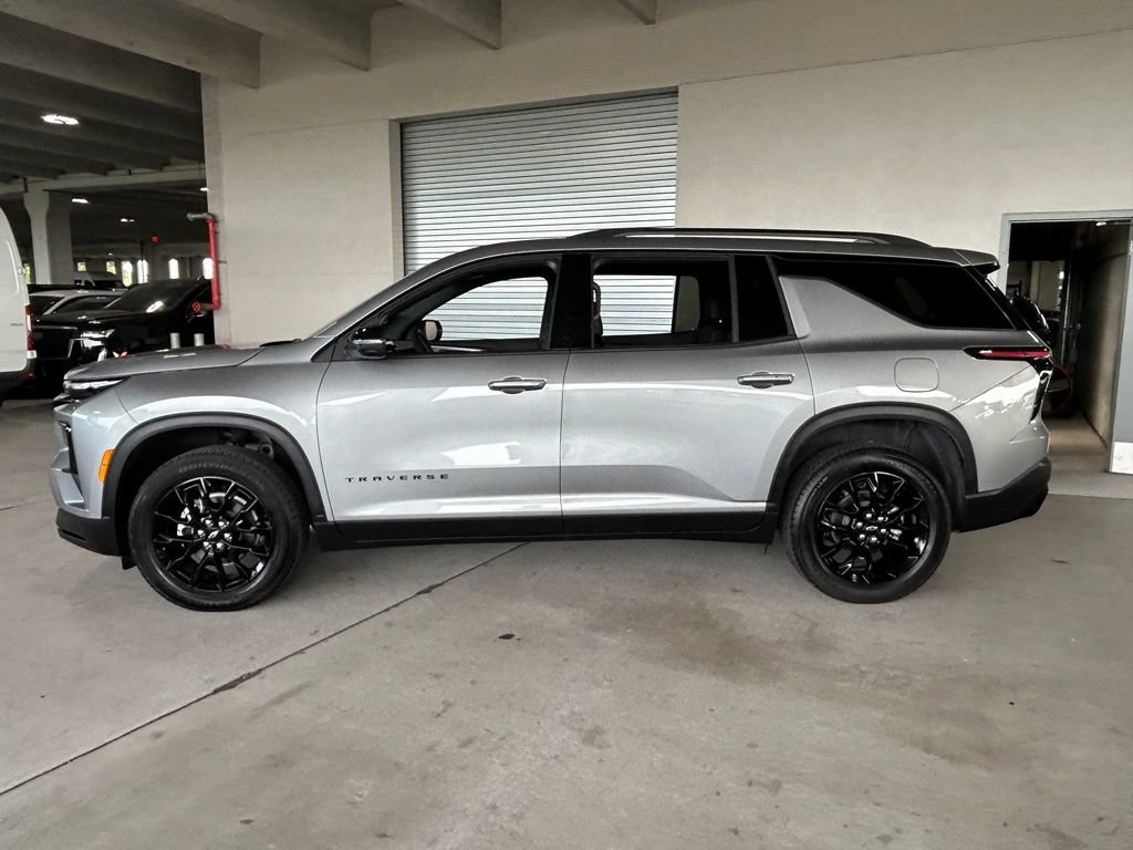 Used 2026 Chevrolet Traverse LT w/ Midnight/Sport Edition FWD image 2
