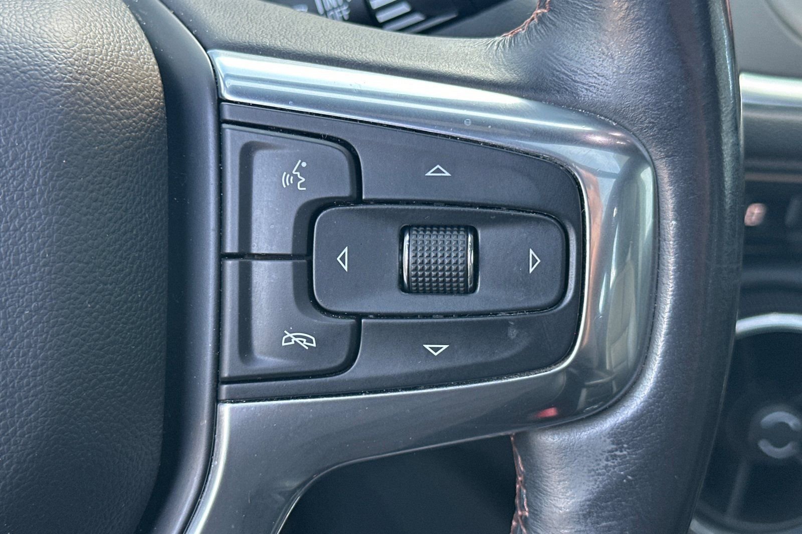 Used 2019 Chevrolet Blazer Premier w/ Sun and Wheels Package image 31