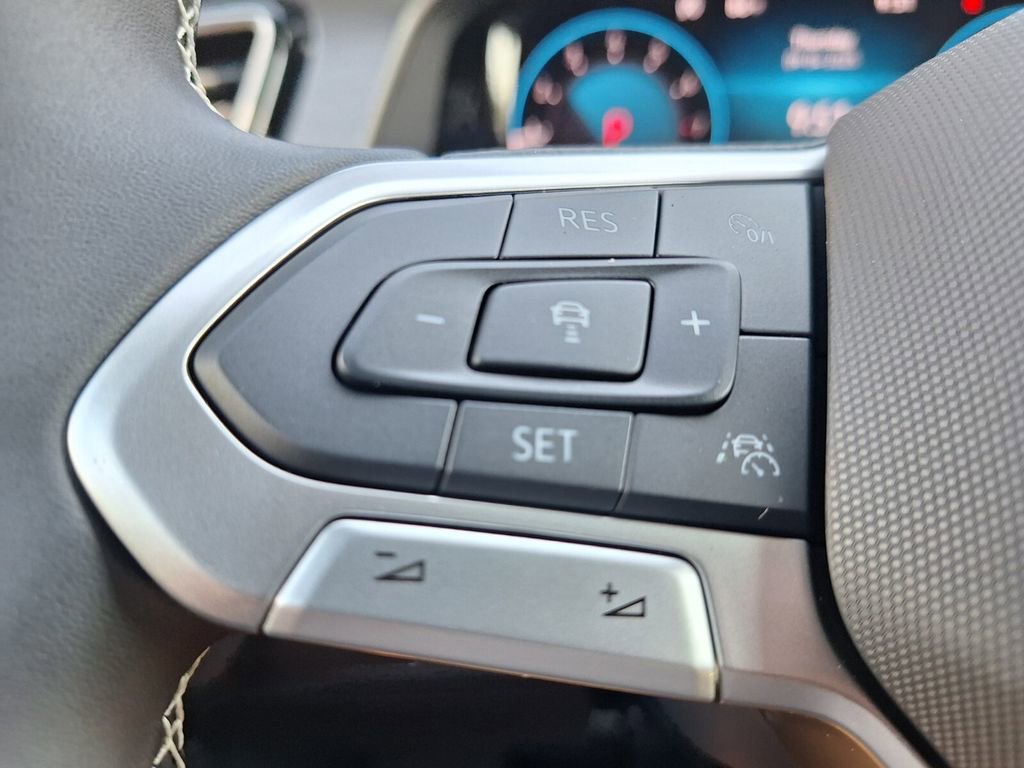 New 2026 Volkswagen Atlas Cross Sport SE image 13