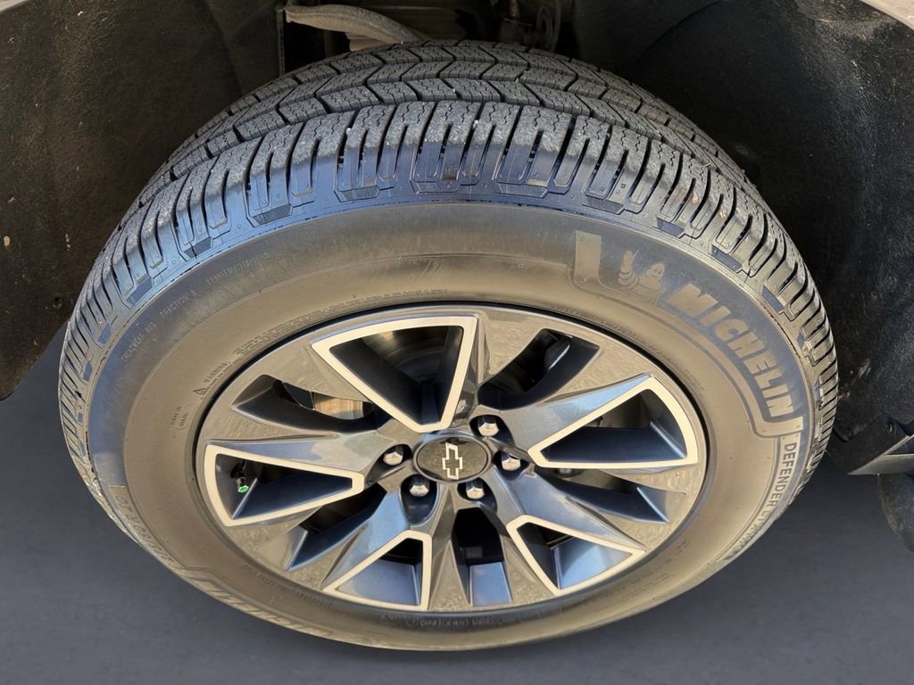 Used 2022 Chevrolet Suburban Z71 w/ Z71 Off-Road Package image 8