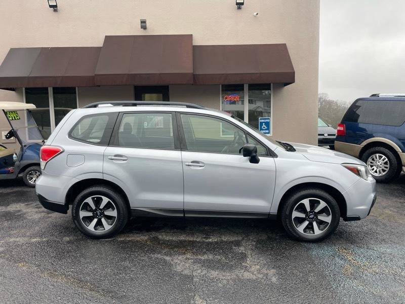 Used 2017 Subaru Forester 2.5i w/ Alloy Wheel Package AWD/4WD image 4