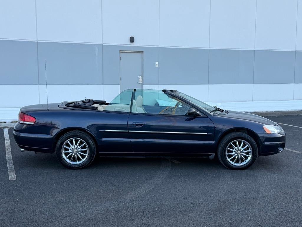 Used 2002 Chrysler Sebring Limited image 4