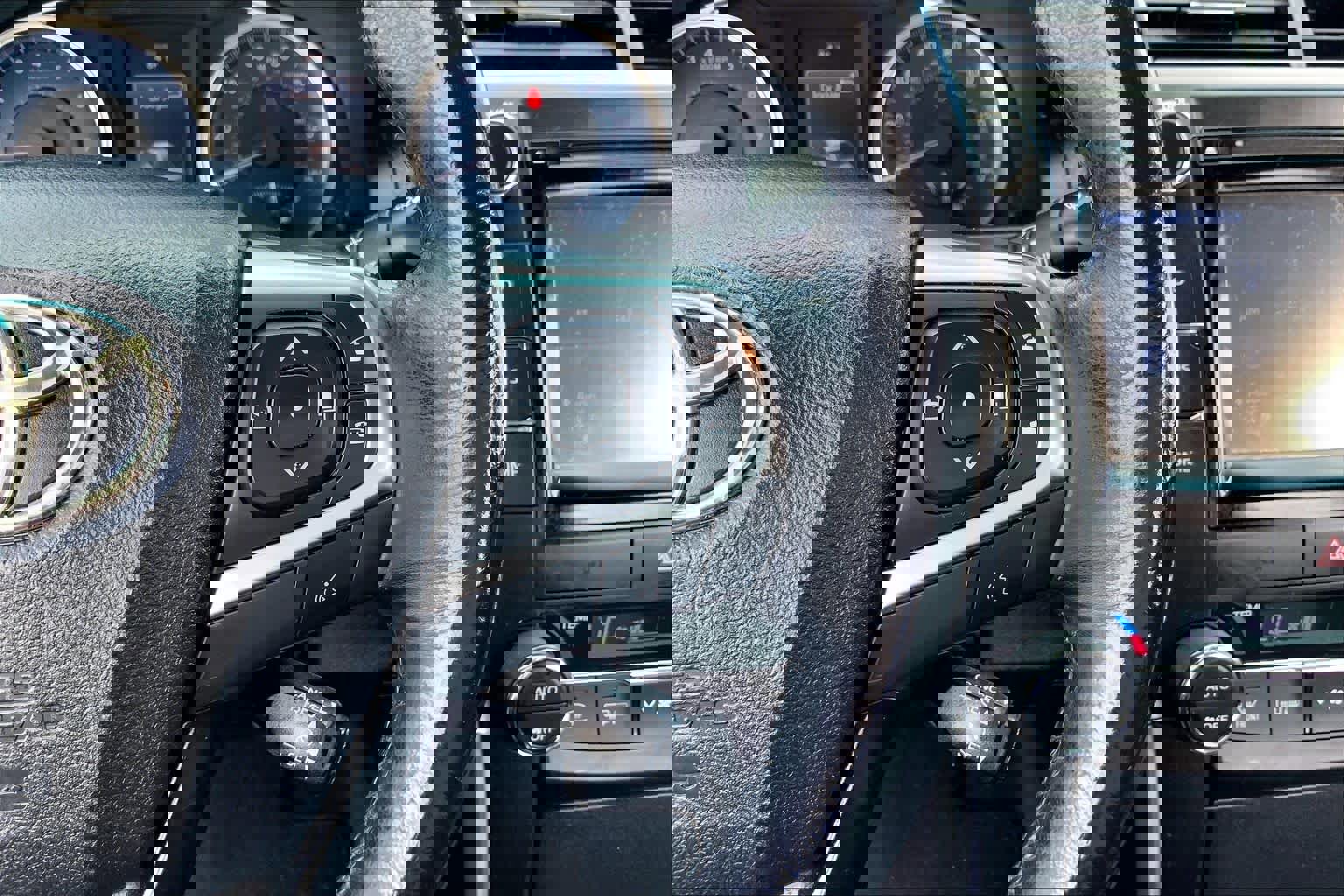 Used 2015 Toyota Camry XLE w/ Moonroof Package FWD image 23