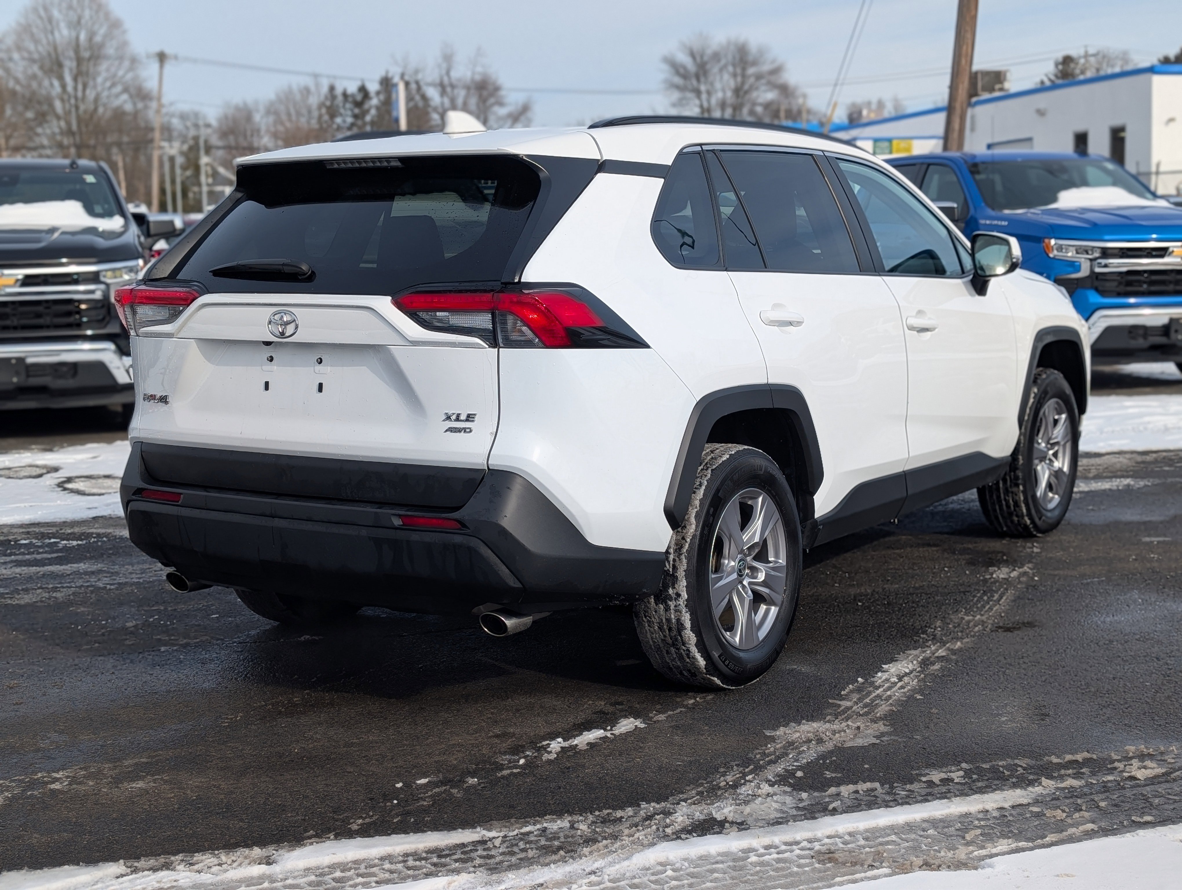 Used 2023 Toyota RAV4 XLE image 9