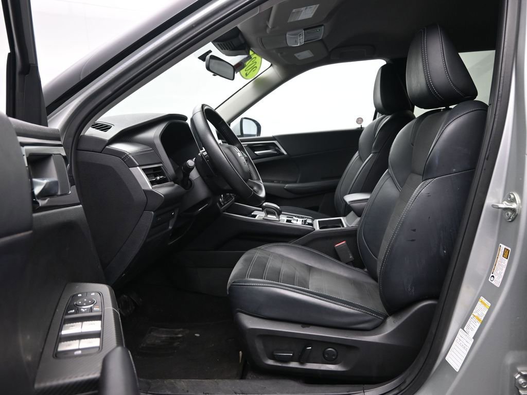 Used 2024 Mitsubishi Outlander SE image 25