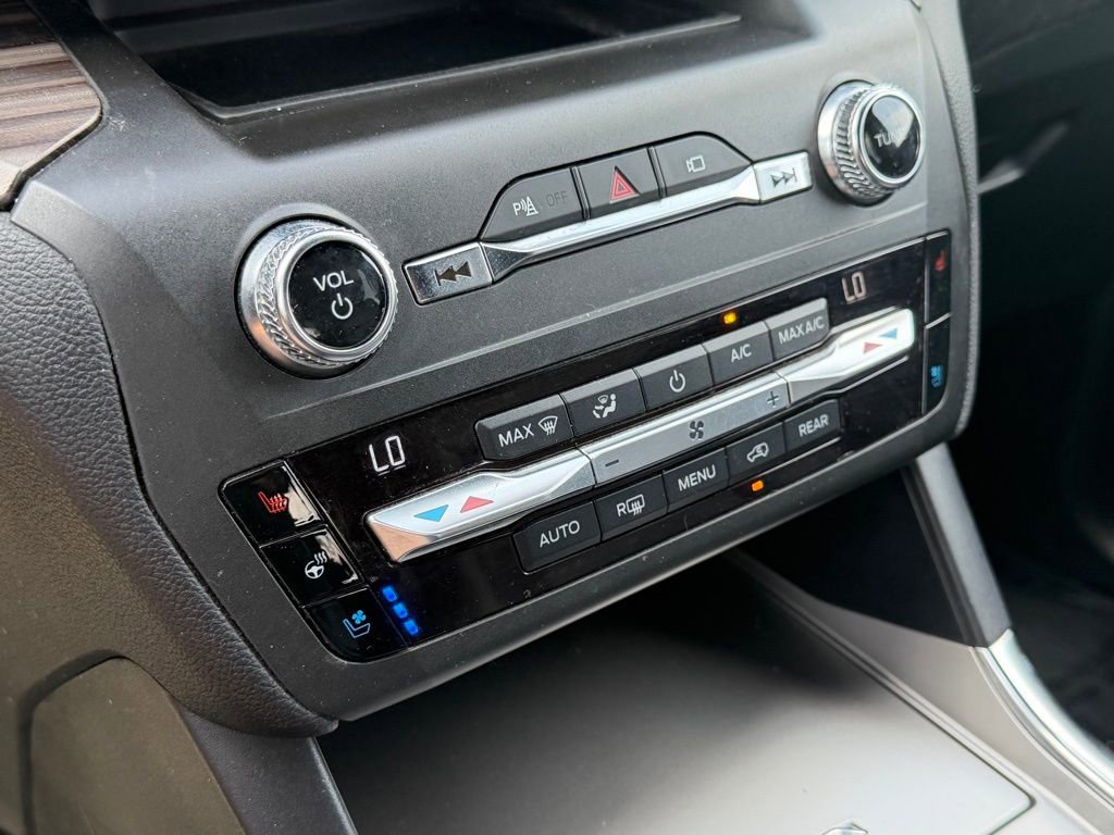 Used 2020 Ford Explorer Limited image 22