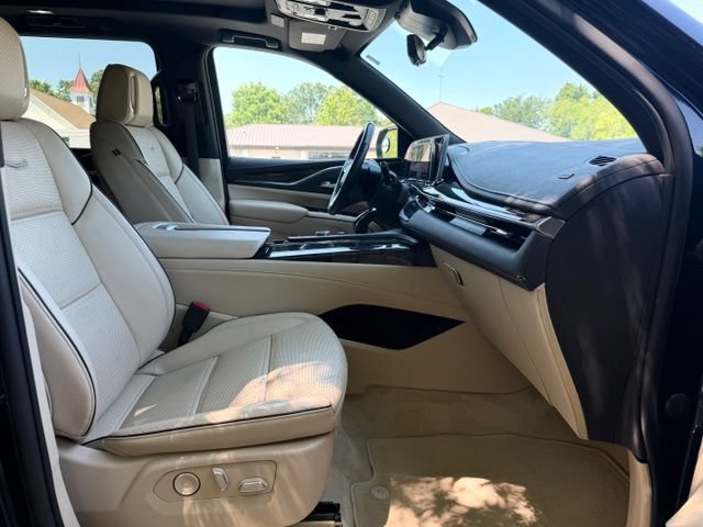 Used 2023 Cadillac Escalade ESV Premium Luxury AWD/4WD image 29