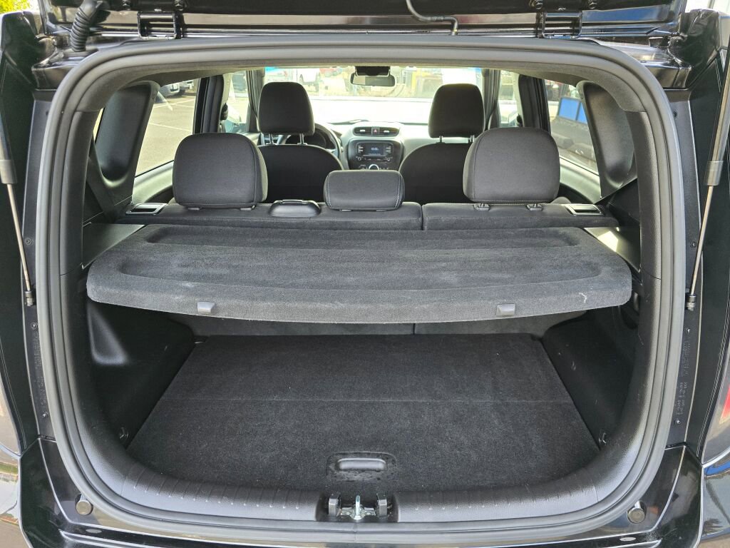 Used 2017 Kia Soul + FWD image 5