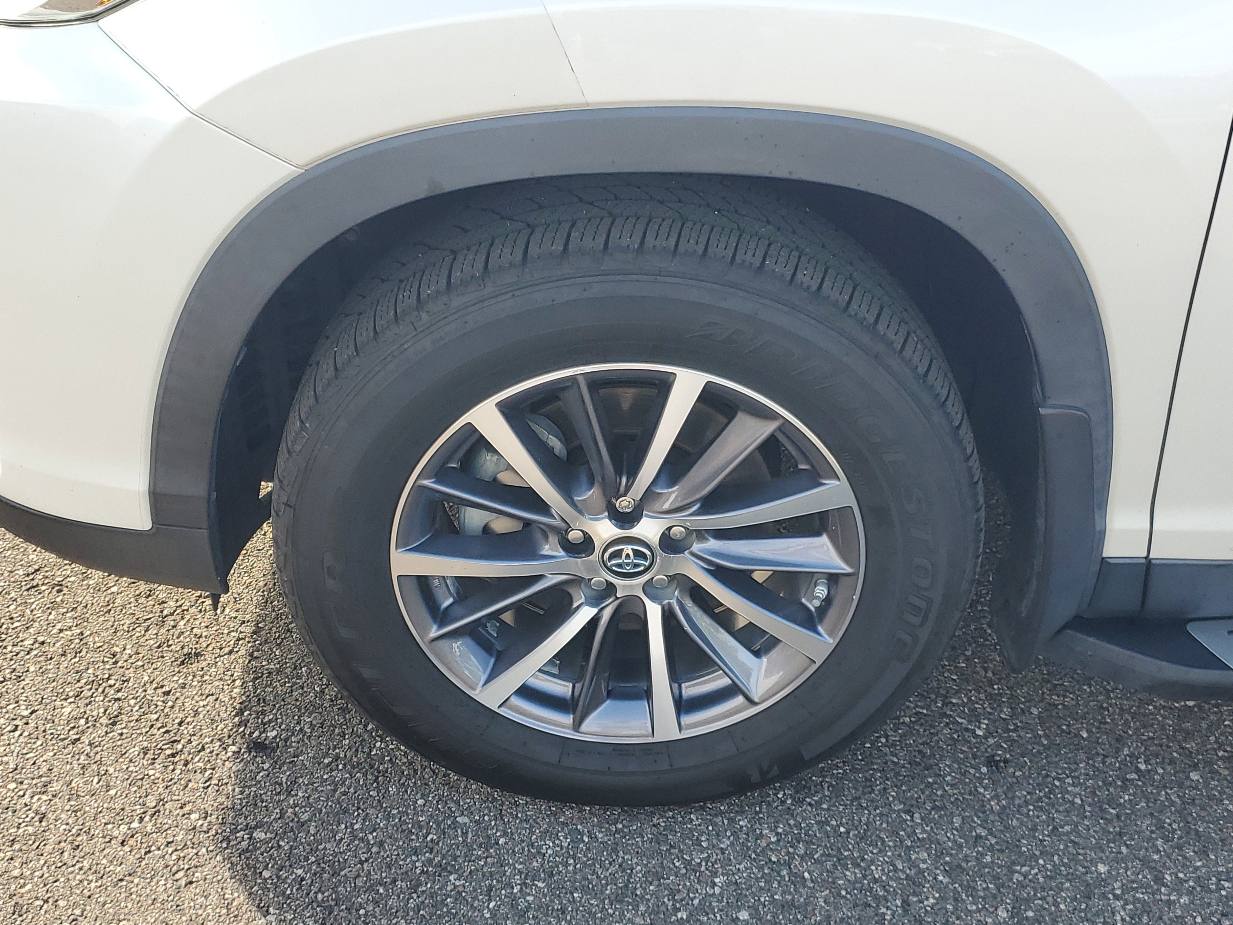 Used 2019 Toyota Highlander XLE image 39