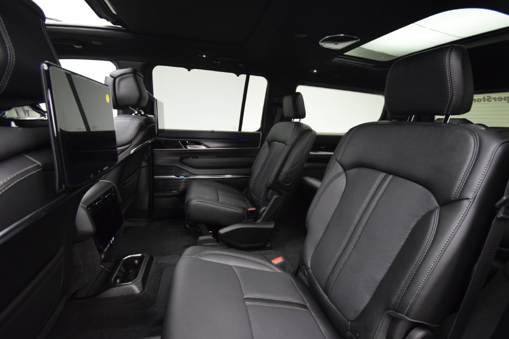 New 2026 Jeep Grand Wagoneer Summit w/ Rear Seat Video Group I AWD/4WD image 39