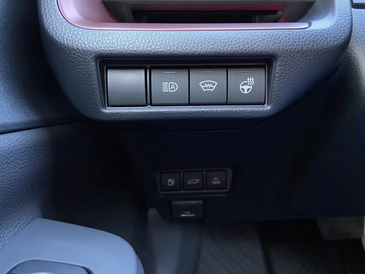 Used 2025 Toyota Prius Plug-In Hybrid image 24