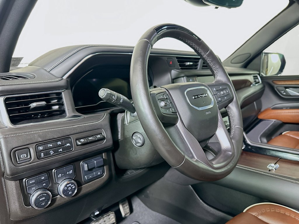 Used 2024 GMC Yukon Denali Ultimate AWD/4WD image 12