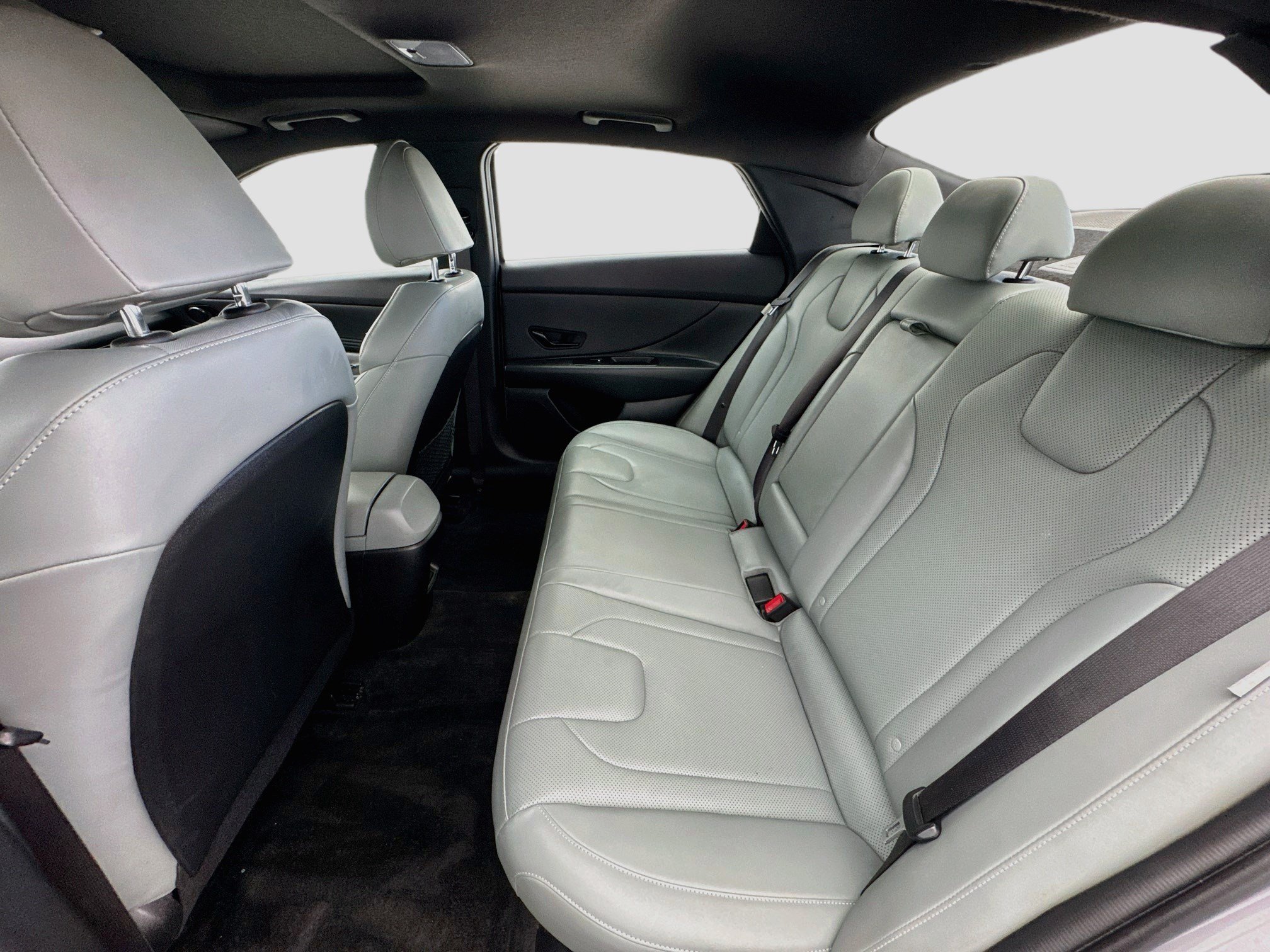 Used 2025 Hyundai Elantra Limited FWD image 16