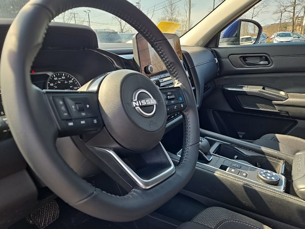Used 2023 Nissan Pathfinder SV w/ SV Premium Package image 20