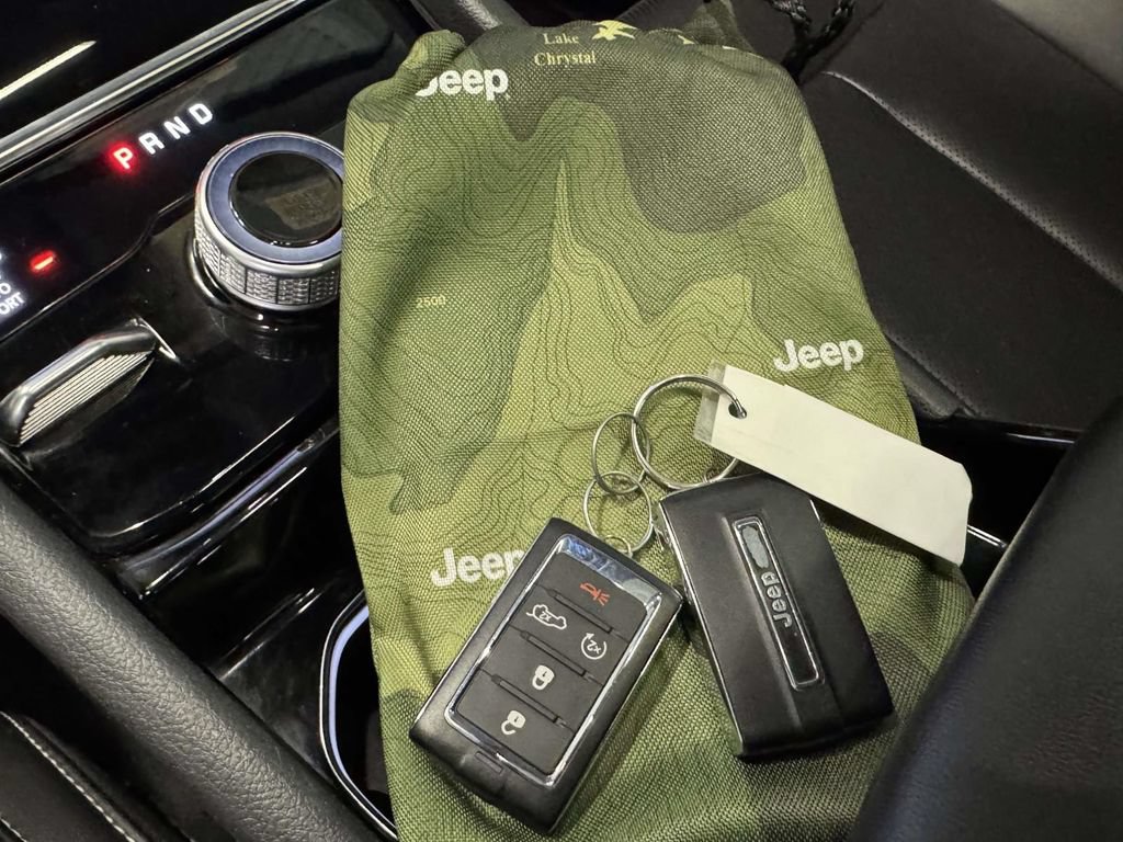 Used 2023 Jeep Grand Cherokee L Limited w/ Luxury Tech Group II AWD/4WD image 32