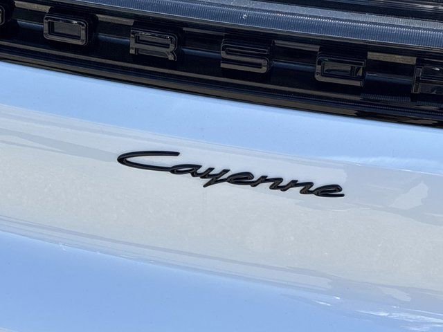 Used 2025 Porsche Cayenne AWD/4WD image 6