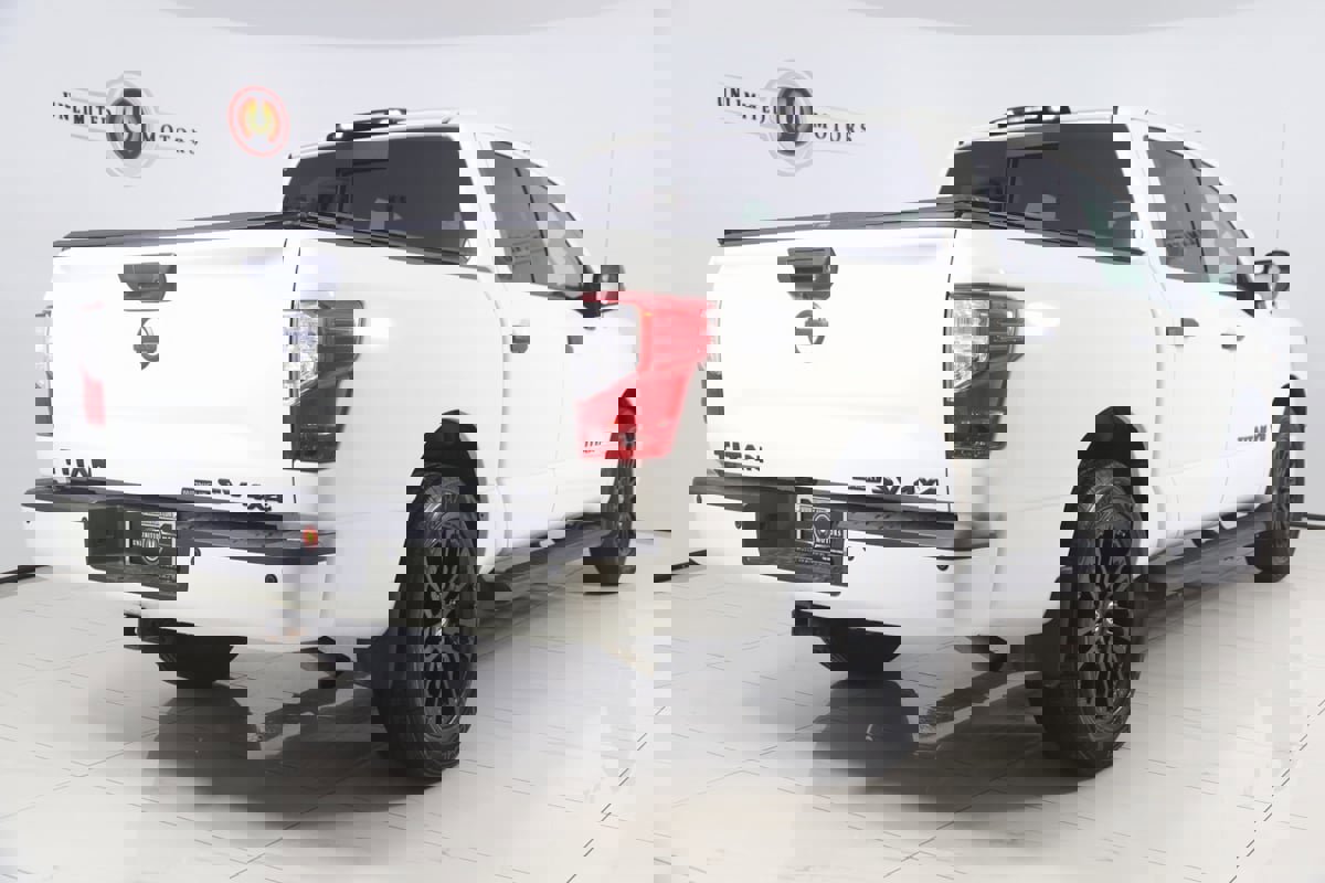 Used 2019 Nissan Titan SV w/ SV Convenience Package image 3