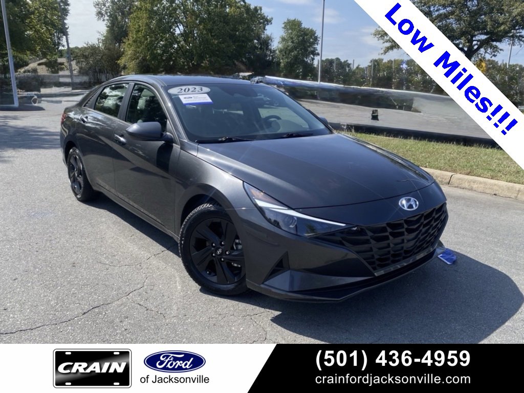 Used 2023 Hyundai Elantra SEL w/ Preferred Accessory Package image 1