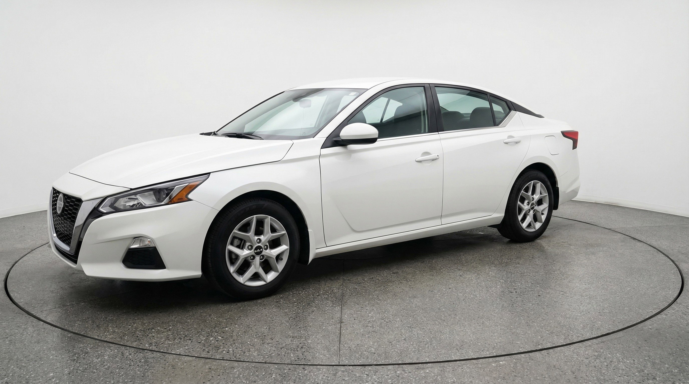 Used 2025 Nissan Altima 2.5 SV image 3