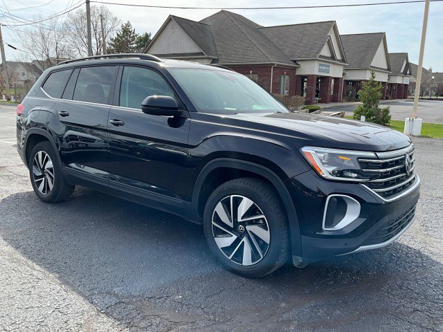 Used 2024 Volkswagen Atlas SE image 11