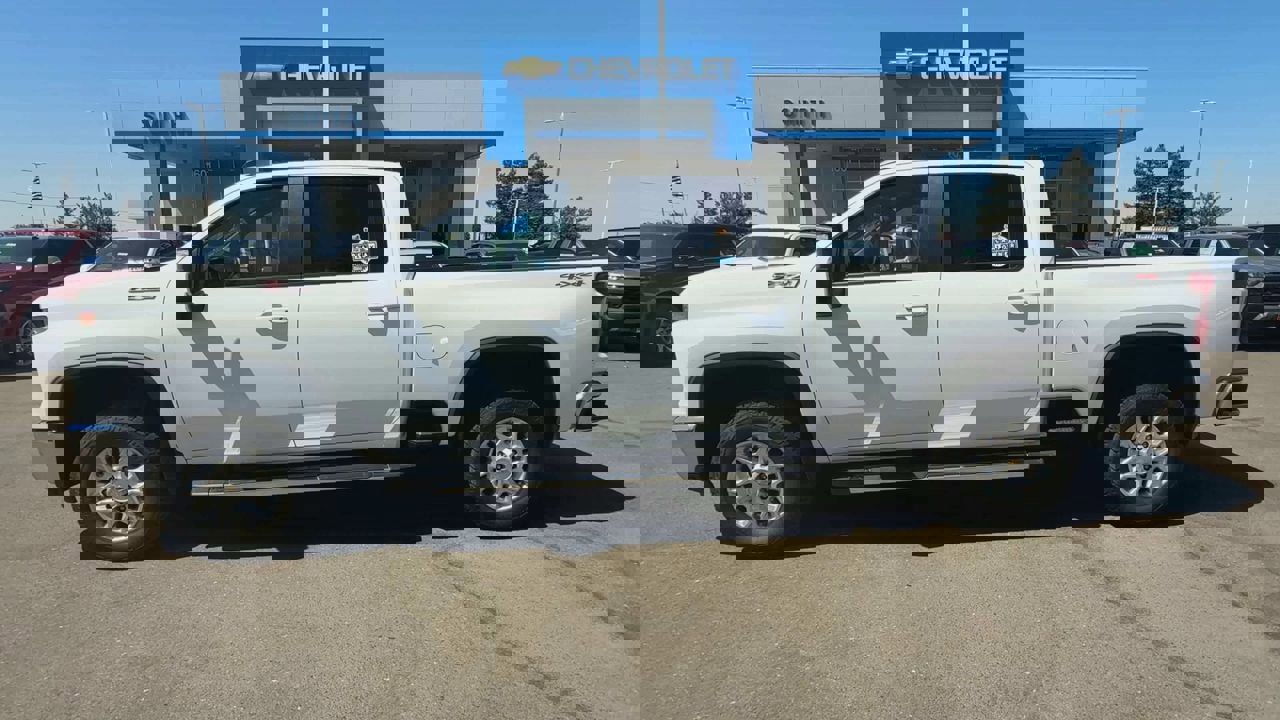 Used 2024 Chevrolet Silverado 2500 LT image 4