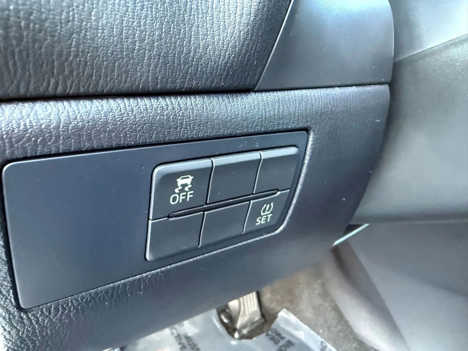 Used 2017 MAZDA MAZDA3 Sport image 21