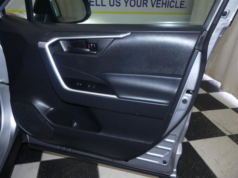 Used 2022 Toyota RAV4 LE AWD/4WD image 23