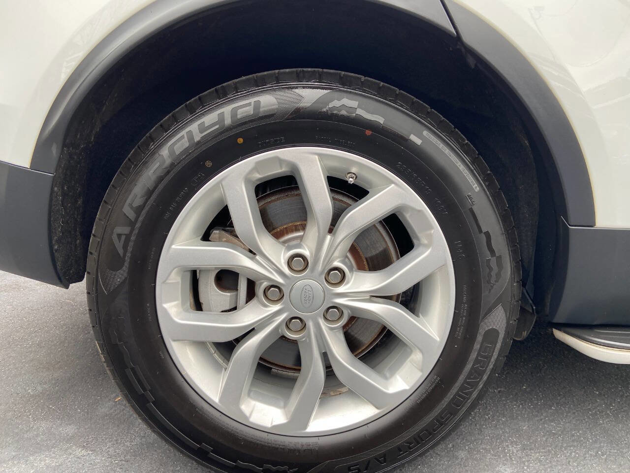 Used 2019 Land Rover Discovery SE AWD/4WD image 23