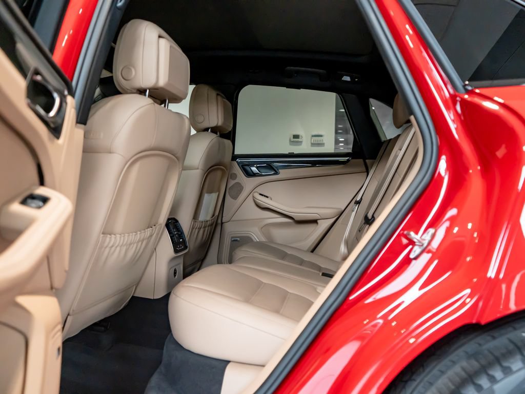 Certified 2025 Porsche Macan GTS AWD/4WD image 26