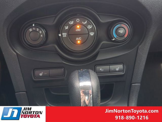 Used 2013 Ford Fiesta Titanium image 19