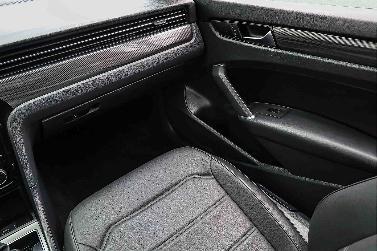 Used 2021 Volkswagen Passat 2.0T R-Line image 18