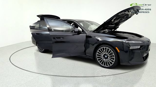 Used 2025 BMW i7 xDrive60 w/ Executive Package RWD image 11