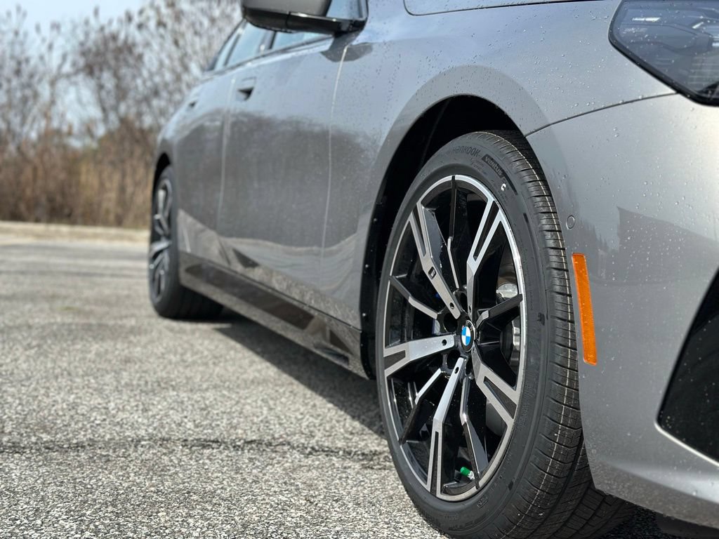 New 2026 BMW 530i xDrive w/ M Sport Package AWD/4WD image 9