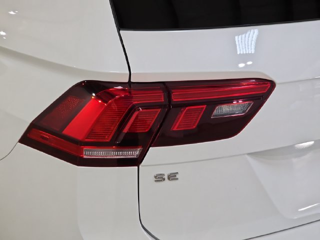 Used 2024 Volkswagen Tiguan SE R-Line FWD image 31