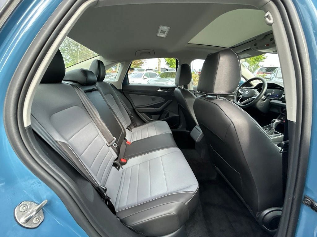 Used 2025 Volkswagen Jetta SE FWD image 12