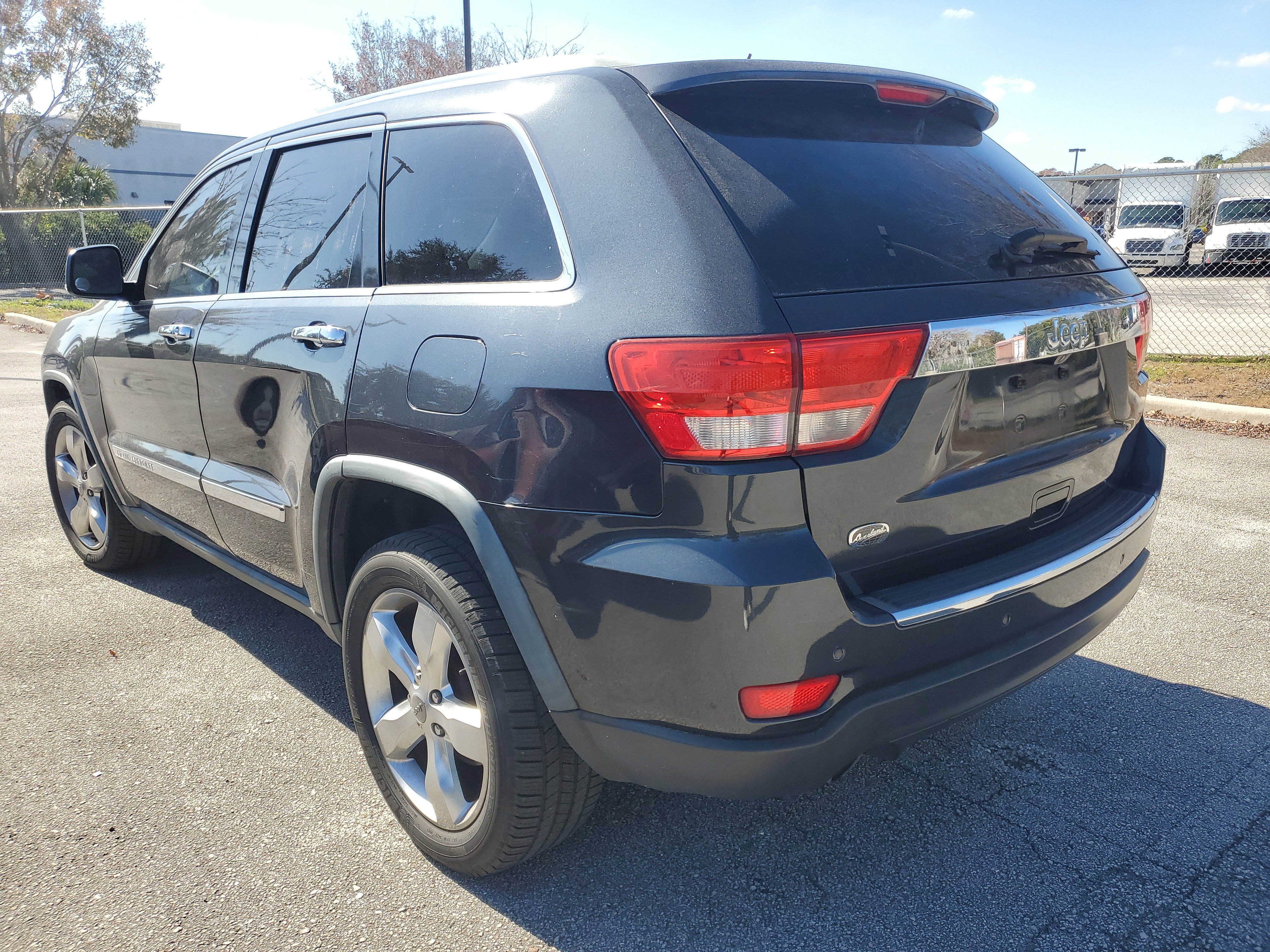 Used 2012 Jeep Grand Cherokee Overland image 4