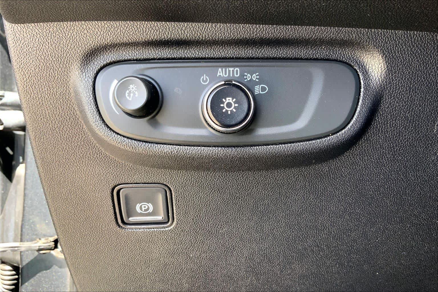 Used 2018 GMC Terrain SLE w/ Driver Convenience Package FWD image 33