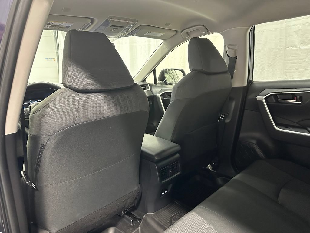 Used 2025 Toyota RAV4 XLE AWD/4WD image 47