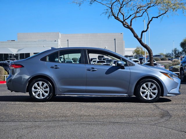 Used 2020 Toyota Corolla LE image 4