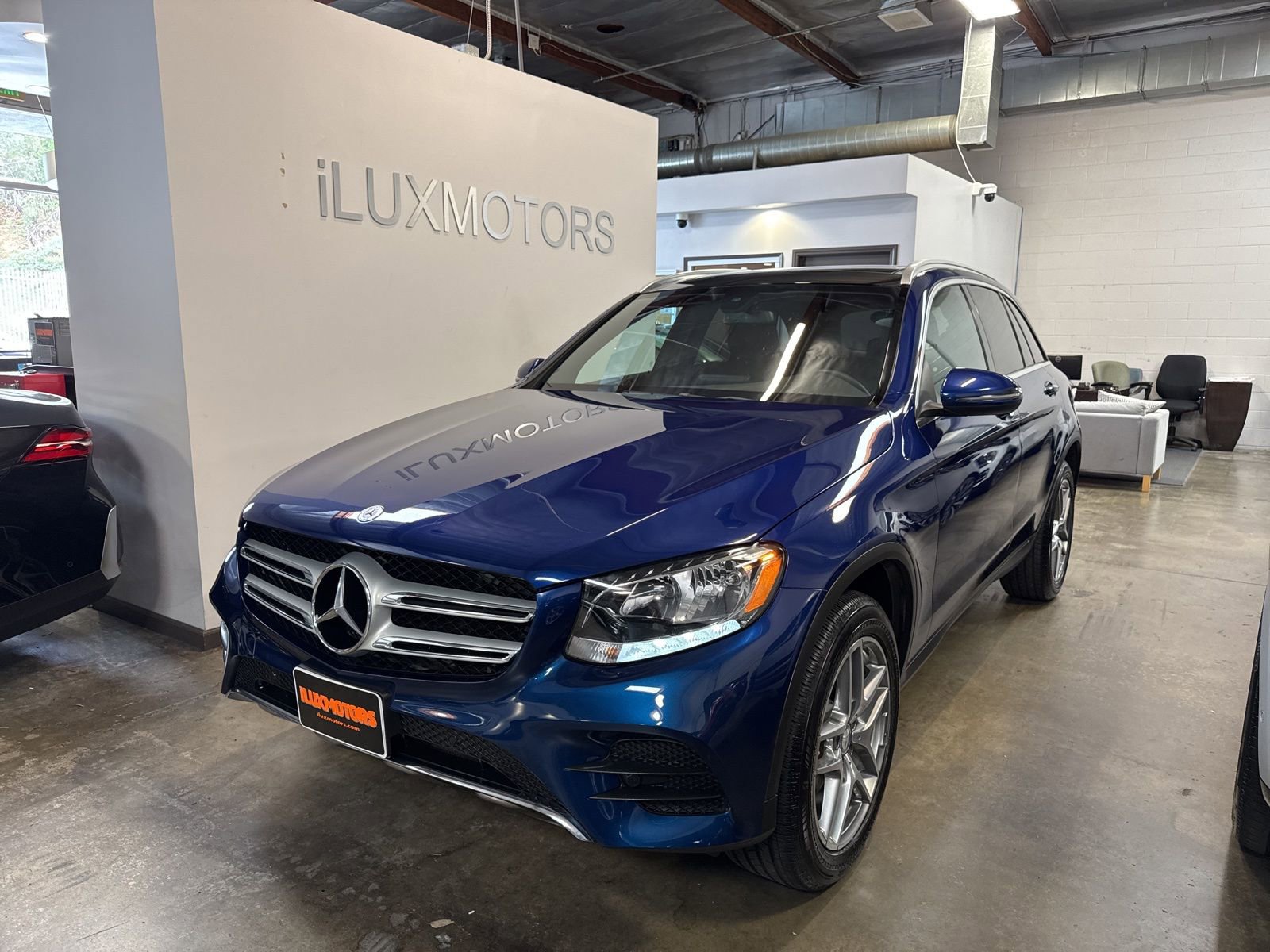 Used 2017 Mercedes-Benz GLC 300 4MATIC image 1