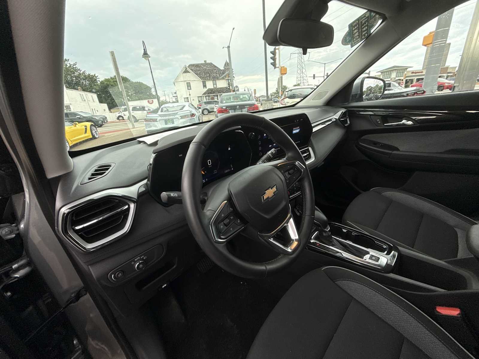 Used 2024 Chevrolet TrailBlazer LT w/ LT Cold Weather Package AWD/4WD image 10