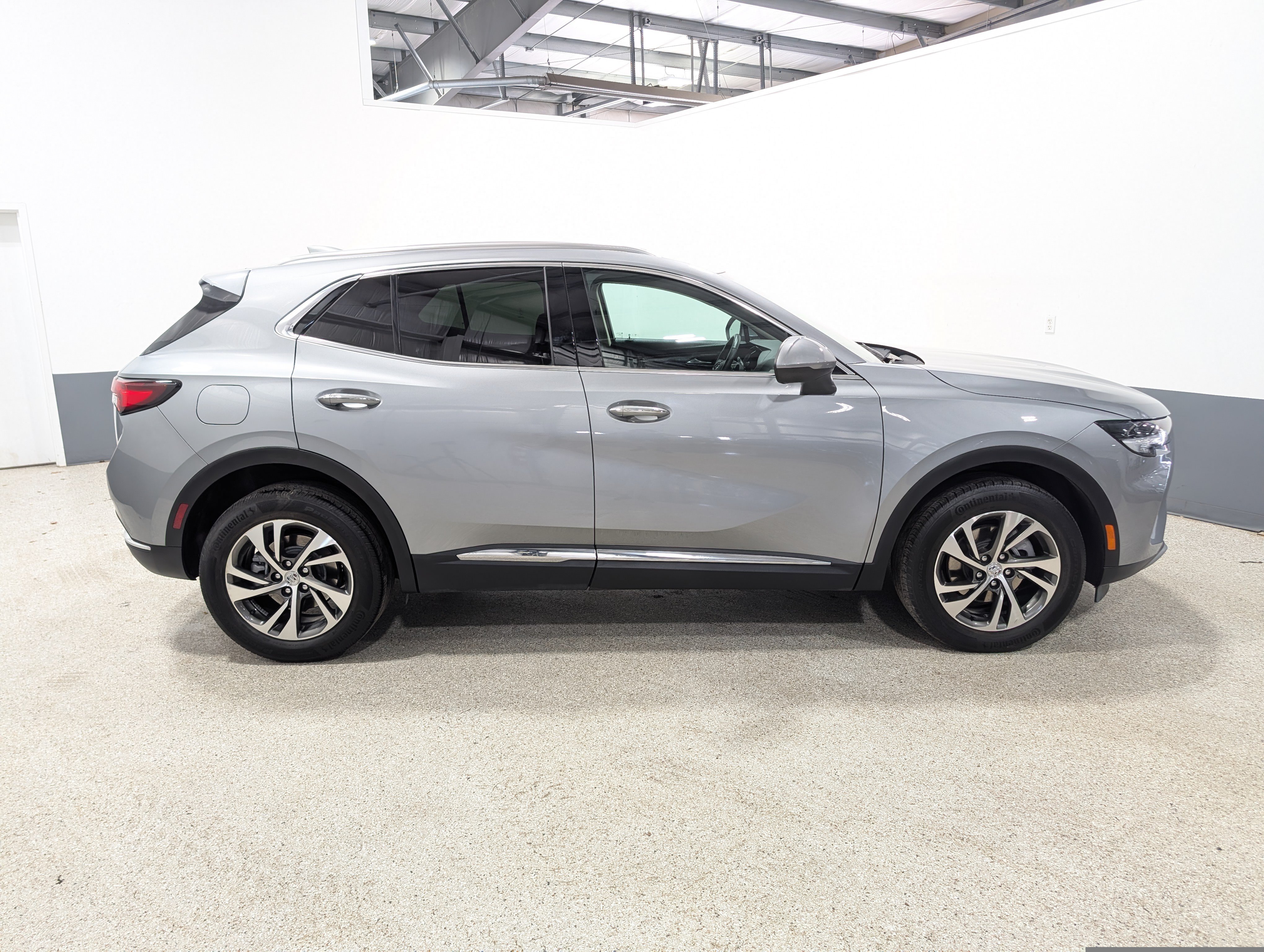 Used 2023 Buick Envision Essence AWD/4WD image 2