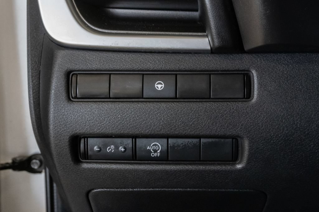 Used 2023 Nissan Rogue SV AWD/4WD image 12